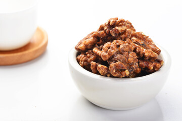 Obraz premium Amber walnuts on the plate