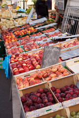 stand de pêche sur un marché de producteurs.