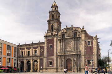 Fototapeta na wymiar church of st Domingo de Guzmán in Downtown México city