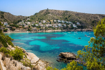 Teulada-Moraira y sus aguas cristalinas. Mediterráneo en vivo. Concepto de viajes