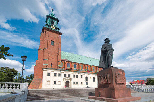 Royal Gniezno Cathedral and statue of Boleslaw Chrobry, Poland