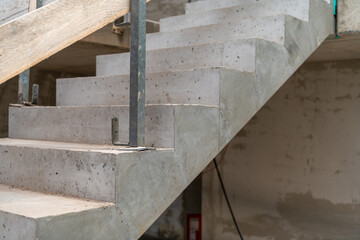 Betontreppe in einem Rohbau