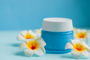 Obraz na płótnie Canvas beautiful jar with cosmetics skin care cream