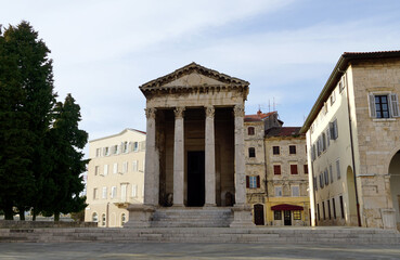 Fototapeta na wymiar Temple of Augustus from the time of the Roman Empire on the main square in the Croatian town of Pula