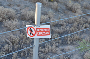 Prohibido cruzar - obrazy, fototapety, plakaty