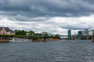 Obraz premium FRANKFURT, GERMANY, 25 JULY 2020: view of the Main river