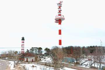 Fototapeta na wymiar white and red lighthouse on the beach in winter