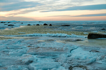 Fototapeta na wymiar the texture of blue frozen ice in the ocean