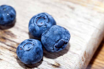 fresh blueberries can be eaten raw