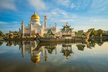 Omar Ali Saifuddien Mosque in Bandar Seri Begawan, brunei darussalam