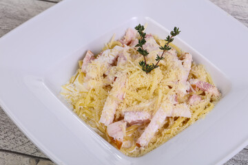 Pasta carbonara with ham and cheese