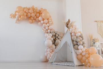 A garland of balls with a wigwam . Kids party © Антон Романюк