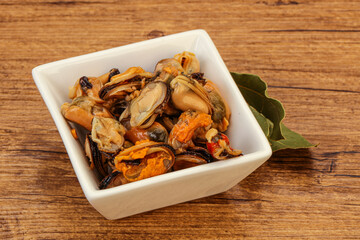 Pickled mussels in the bowl