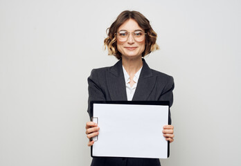 Naklejka premium Business woman in classic suit white sheet of paper mock-up office work