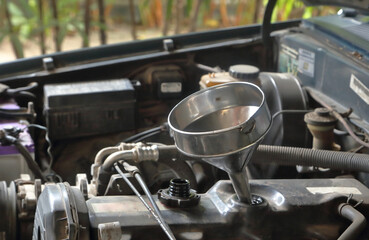 Stainless steel funnel filling machine