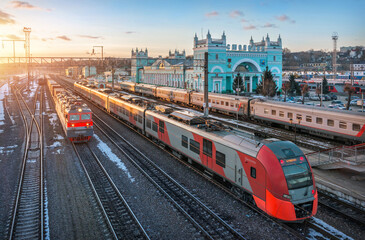 The station building and the train in Smolensk