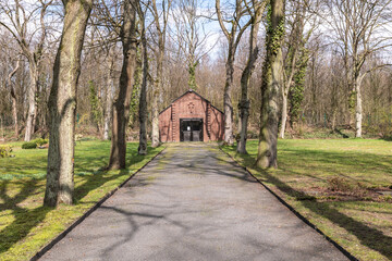 Hauptweg zu einer kleinen Kapelle