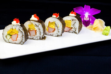 Mixed seaweed rice rolls with salmon roe