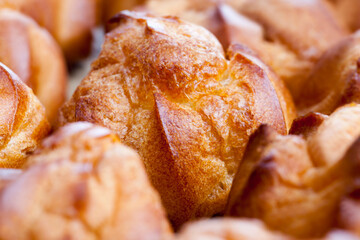air custard cookies made in small sizes