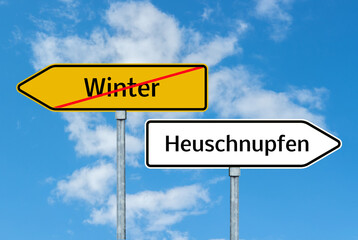 Winter / Heuschnupfen Schild mit blauen Himmel