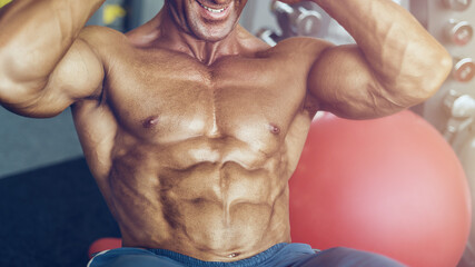 fit man training abs muscles at gym