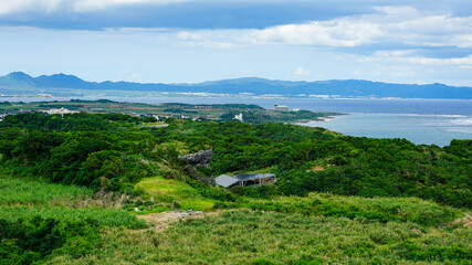 沖縄 宮城島　幸せ岬こと「果報バンタ」の崖から海の見晴し
