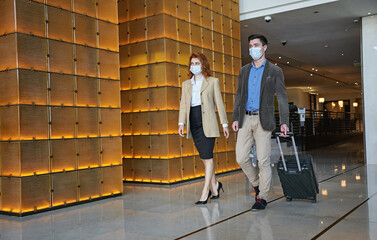 Two tourists following the sanitary rules during the pandemic