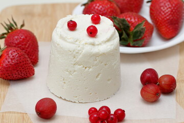 cottage cheese dessert with strawberries