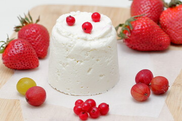 cottage cheese dessert with strawberries