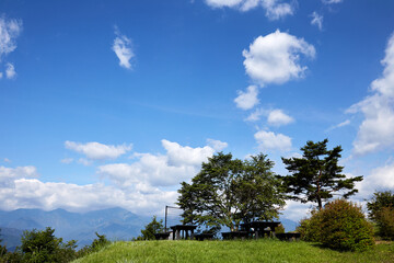 Obraz premium 夏、鷹狩山展望台そばの風景 長野県 大町市