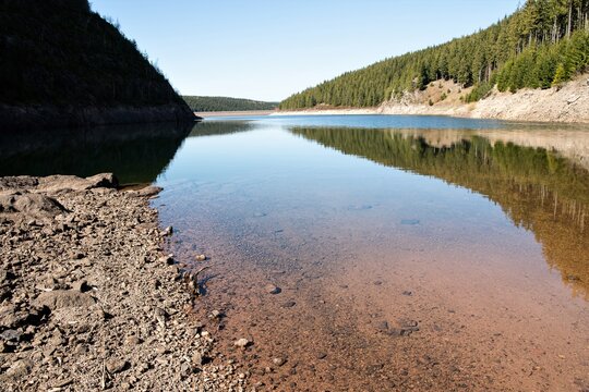  Wandertipp - Die Talsperre im sch&ouml;nen Schmalwassergrund bei Tambach Dietharz im Th&uuml;ringer Wald - Die fr&uuml;here Trinkwassertalsperre hat  mit 76 m den h&ouml;chsten Staudamm Deutschlands.