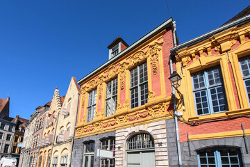 Fototapeta na wymiar Lille (France) - Façades dans le Vieux-Lille / Place Louise-de-Bettignies