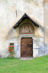 Fototapeta na wymiar vecchia chiesa a bormio in italia