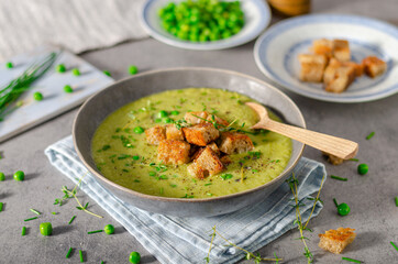 Leak soup with peas