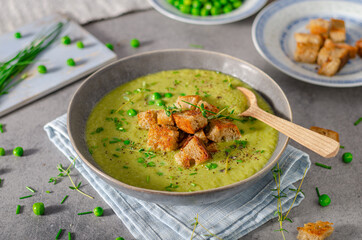 Leak soup with peas