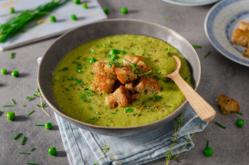 Leak soup with peas