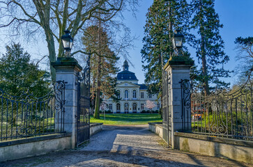 Historisches Schloss und Tor in Düsseldorf Eller