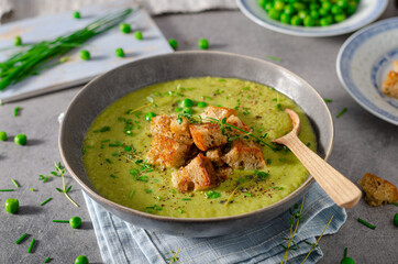 Leak soup with peas