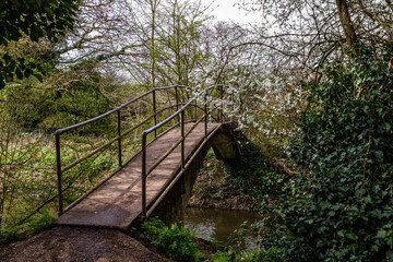 Obraz premium River Roding along the Roding Valley nature reserve in Buckhurst Hill , Essex.