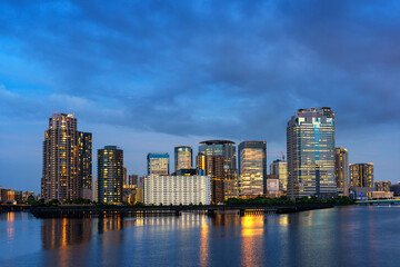Obraz premium Beautiful evening scene of Sumida river with famous modern Toyosu district Tokyo, Japan, travel background