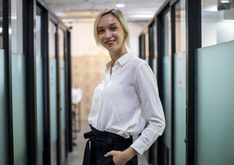 Fototapeta na wymiar Happiness young Asia business woman smile portrait at office.