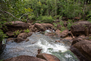Corredeira de com pedras cercada de matas  no Estado do Amap&aacute; - Amaz&ocirc;nia - Brasil.