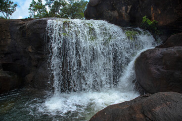 Queda d'&aacute;gua da cachoeira do Pium no Estado do Amap&aacute; - Amaz&ocirc;nia - Brasil. 
