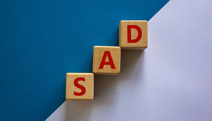 Obraz premium SAD, social anxiety disorder symbol. Concept words 'SAD, social anxiety disorder' on cubes on a beautiful white background. Medical, psychological and SAD, social anxiety disorder concept. Copy space.