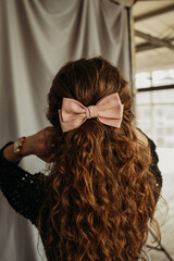 bow barrette on the hair of the girl