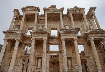 Obraz premium detail of Celsus Library from low angle view in Ephesus ruins, historical ancient Roman archaeological sites in eastern Mediterranean Ionia region, Selcuk, Izmir, Turkey - 03.09.2021.