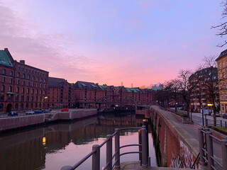 Naklejka premium Sunrise in the Hafen City (1)