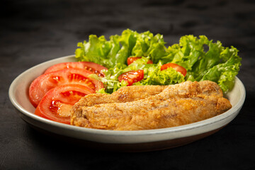 Fried fish with salad. Pexe Frito Brasileiro.