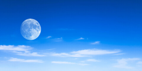 Hintergrund Panorama Himmel blau wolken wolkig Halbmond zunehmender abnehmender Mond Sonnensystem Planeten Erde Abend Nacht Sterne Kugel Vollmond Satellit lunar Luna all Astronomie