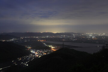 日本の岡山県の金甲山の美しい日の出の風景